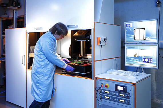 Experimentelle Validierung von Simulationsergebnissen im Labor